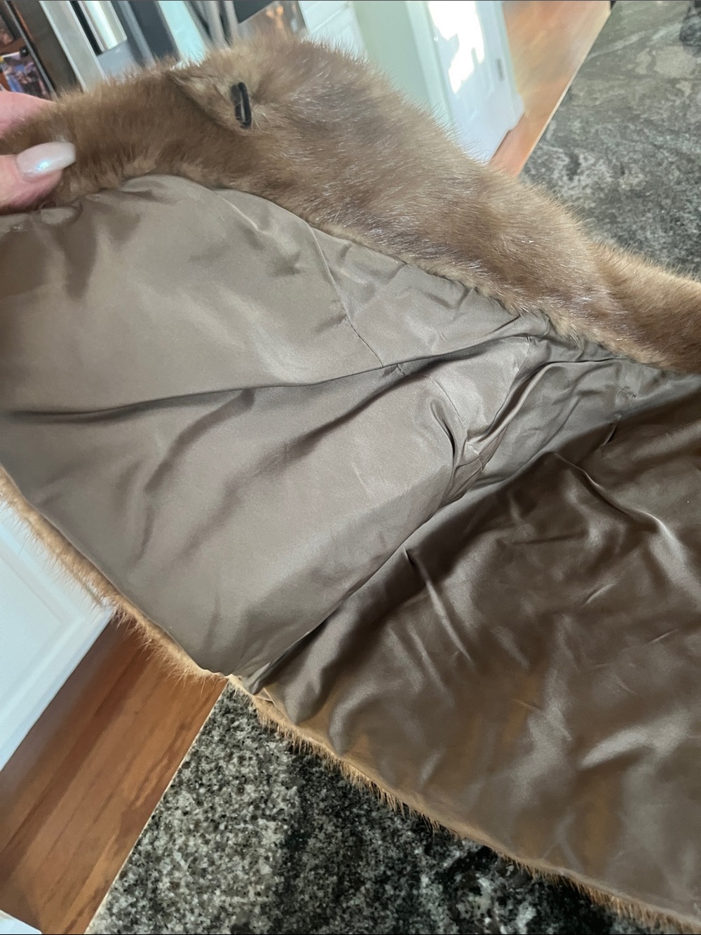 Luxurious Brown Mink Fur Shawl Wrap - Women's Evening Accessory - Picture 9 of 12